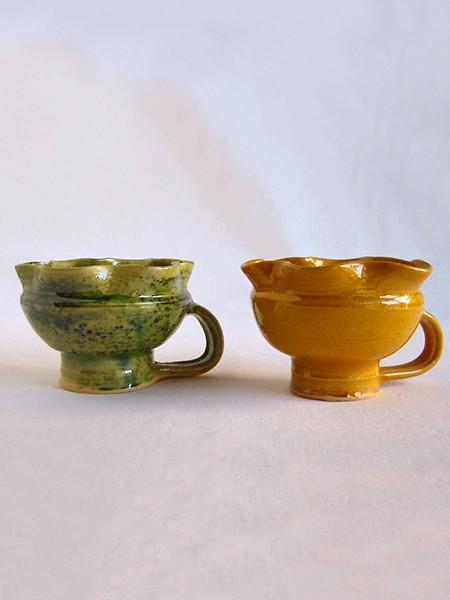 http://www.poteriedesgrandsbois.com/files/gimgs/th-30_GDT001-02-poterie-médiéval-des grands bois-gobelets-gobelet.jpg
